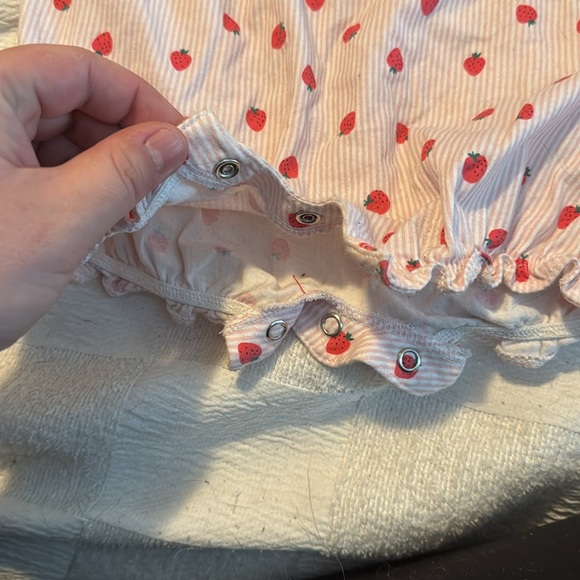 Strawberry romper - Picture 3 of 3